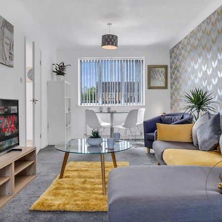 Stylish 3Br Home - Beautiful Garden - Parking West Bromwich Εξωτερικό φωτογραφία