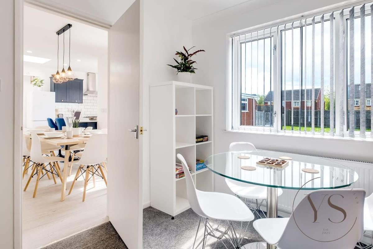 Stylish 3Br Home - Beautiful Garden - Parking West Bromwich Εξωτερικό φωτογραφία