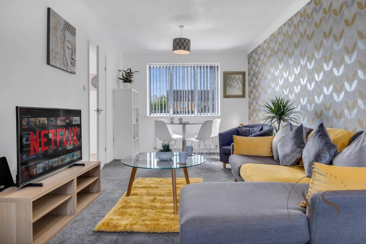Stylish 3Br Home - Beautiful Garden - Parking West Bromwich Εξωτερικό φωτογραφία