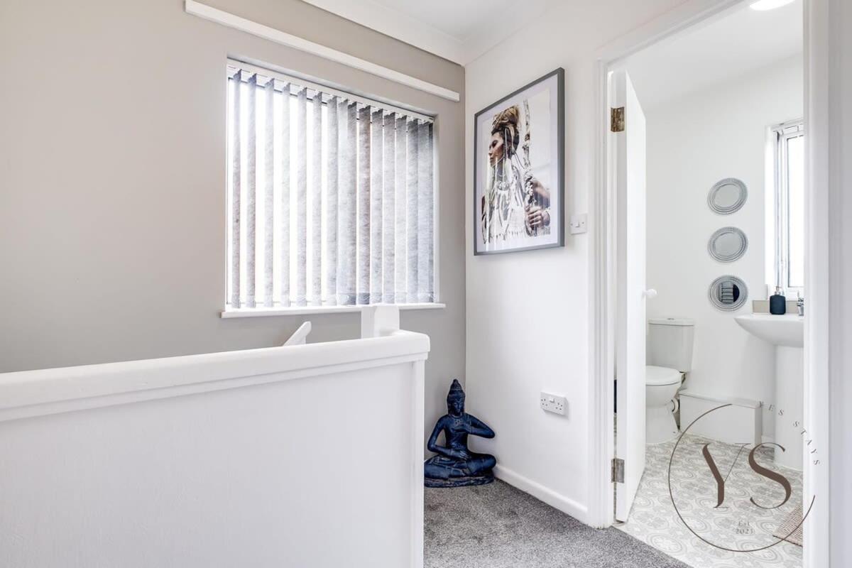 Stylish 3Br Home - Beautiful Garden - Parking West Bromwich Εξωτερικό φωτογραφία