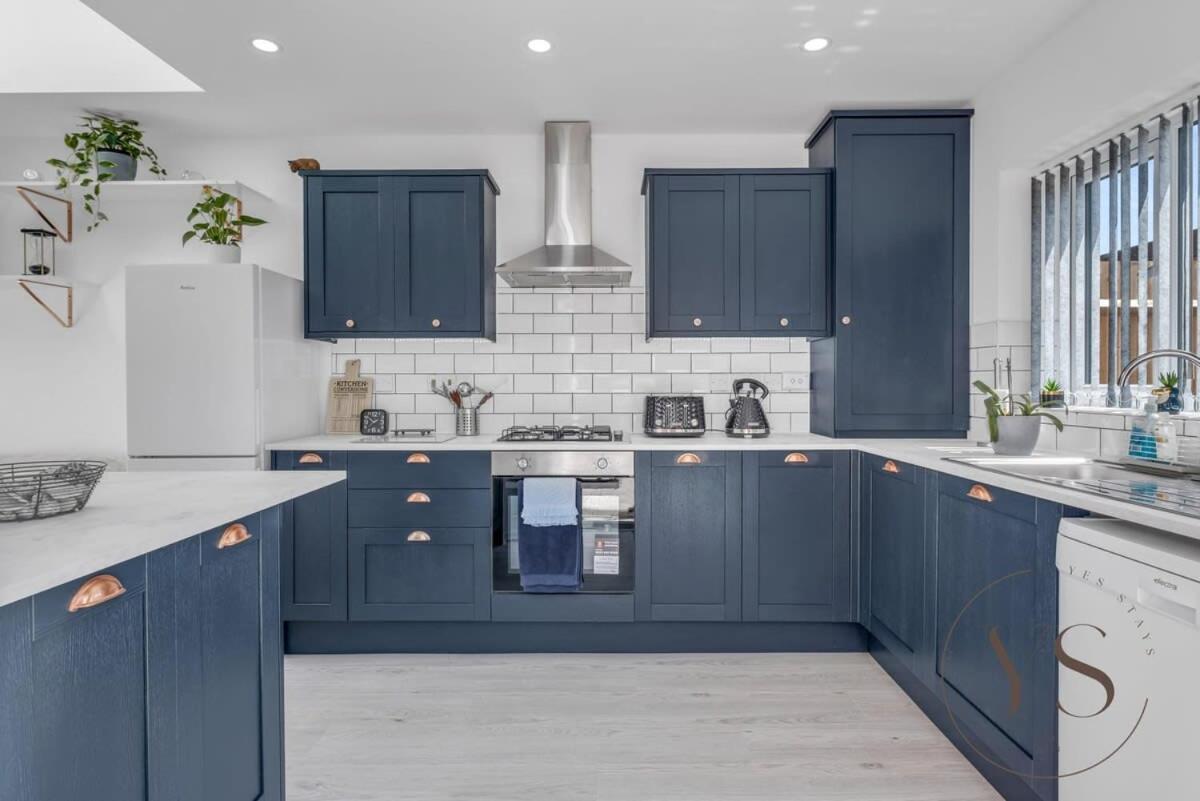 Stylish 3Br Home - Beautiful Garden - Parking West Bromwich Εξωτερικό φωτογραφία