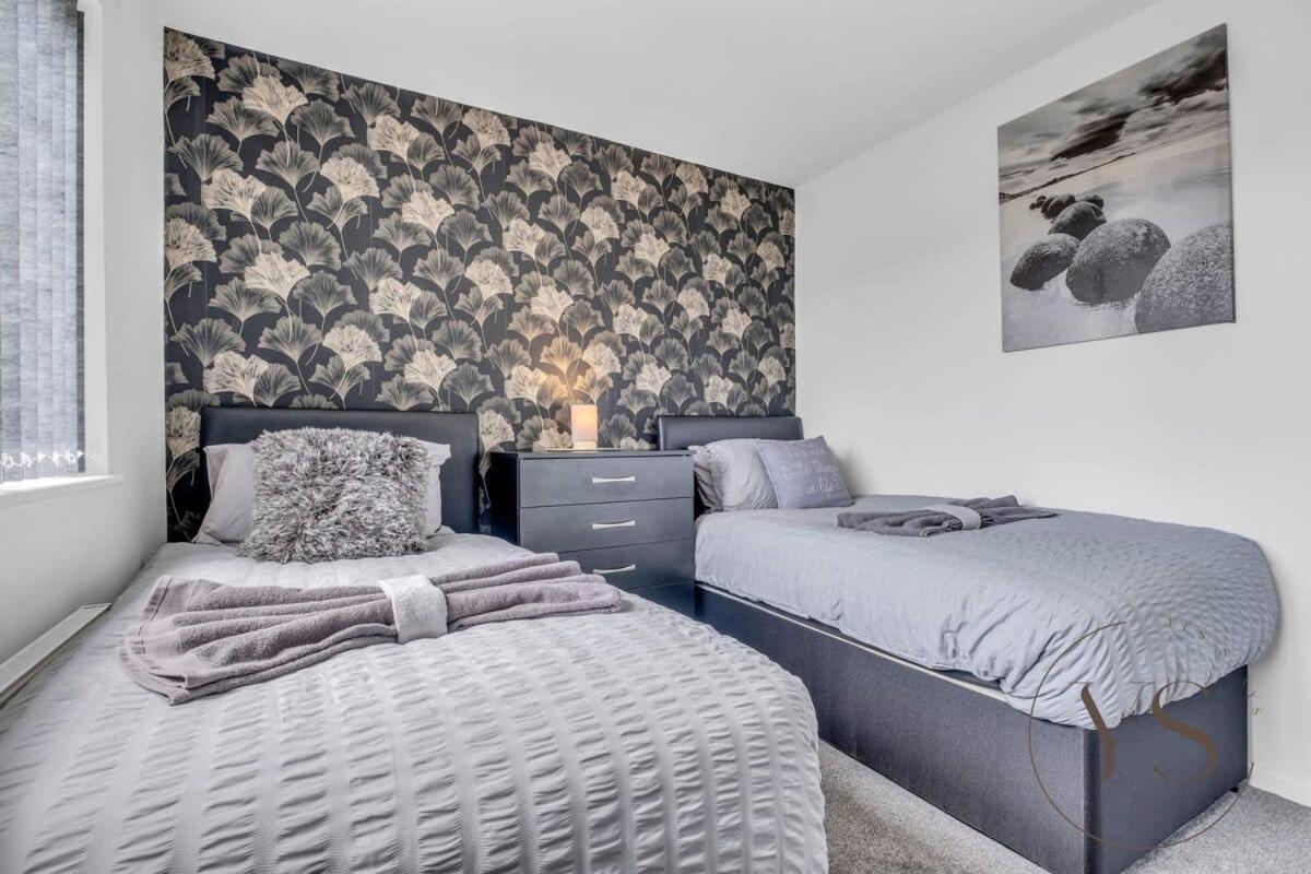 Stylish 3Br Home - Beautiful Garden - Parking West Bromwich Εξωτερικό φωτογραφία