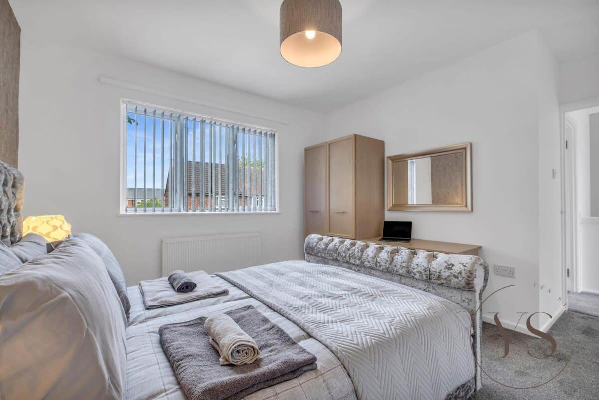 Stylish 3Br Home - Beautiful Garden - Parking West Bromwich Εξωτερικό φωτογραφία