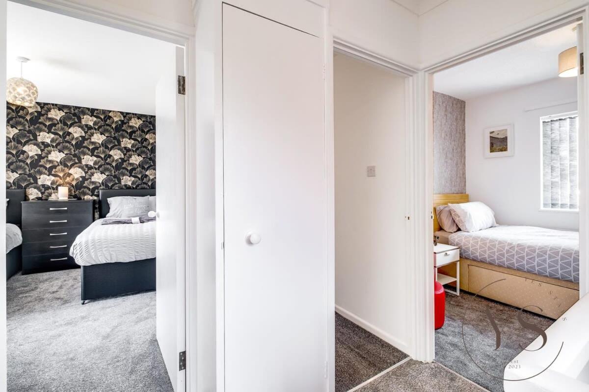 Stylish 3Br Home - Beautiful Garden - Parking West Bromwich Εξωτερικό φωτογραφία