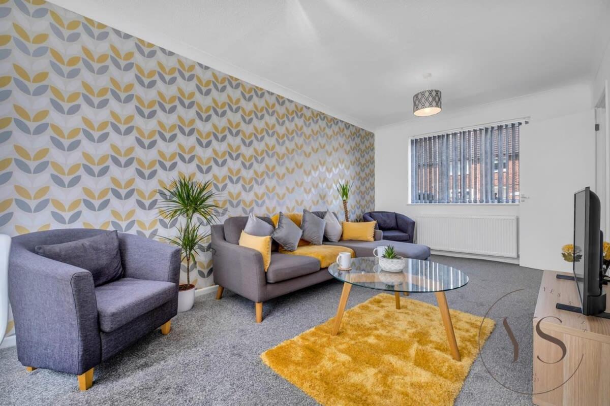 Stylish 3Br Home - Beautiful Garden - Parking West Bromwich Εξωτερικό φωτογραφία